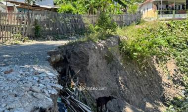 Sudah Setahun, Jalan Longsor di Leato Selatan Kota Gorontalo Masih Terbengkalai